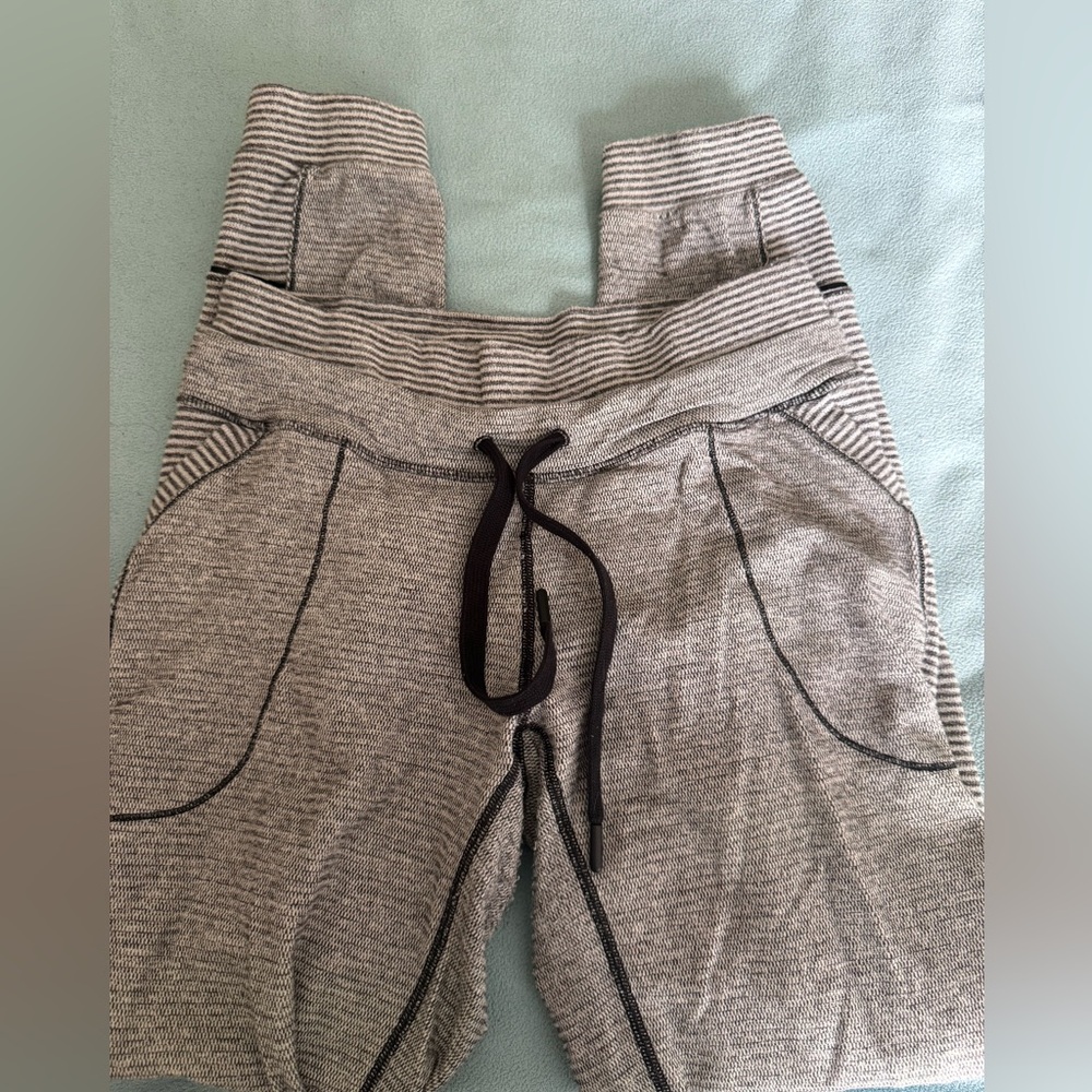 Lululemon Base Runner Pant size 8 GUC